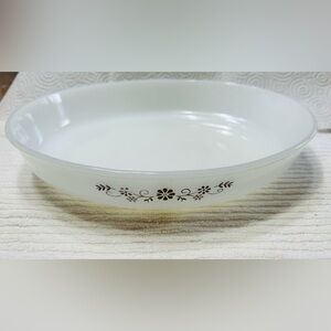 Vintage Dynaware pyr-o-rey milk glass oval baking dish. Brown daisy pattern.